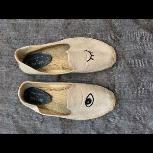 Soludos wink embroidery slippers